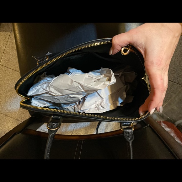 PRICE IS ABSOLUTELY FIRM. Coach Sierra LRGE Satche - Picture 4 of 7